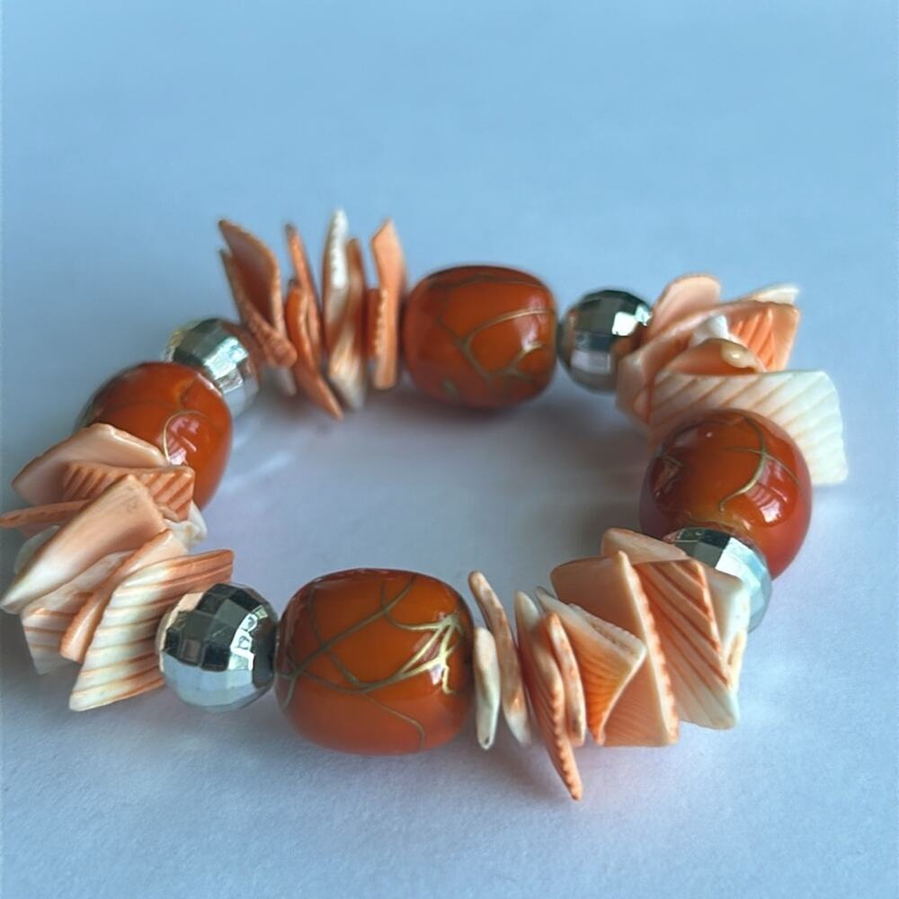 Women’s vintage silver/orange shell/charm beaded bracelet one‎ size stretches